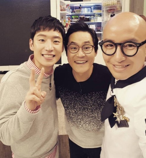 [사진]홍석천 인스타그램 제공, 이제훈, 김성균