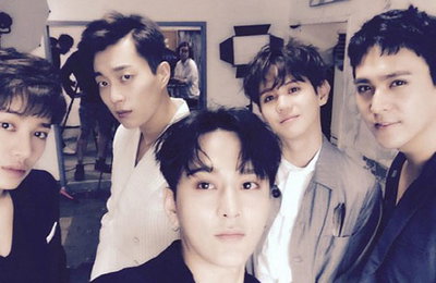 비스트, 완전체 셀카…"5인조 커밍쑨"