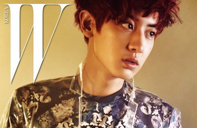 엑소 찬열, 시들지 않는 꽃…"비닐 재킷 입어도 잘생김"