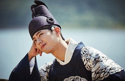 박보검, 츤데레 꽃미남…"세자의 얼짱 각도" 뽐내