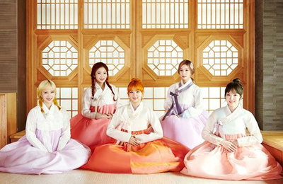 레드벨벳, 한복+추석 인사 "즐거운 한가위 되세요"