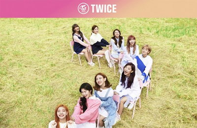트와이스, 'TT' 두 번째 단체 티저 공개 '과즙美 톡톡'