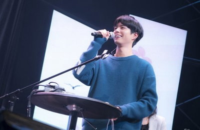 박보검, 5천 팬 환호 속 日 첫 팬미팅 "오래 보고 싶은 배우 되겠다"