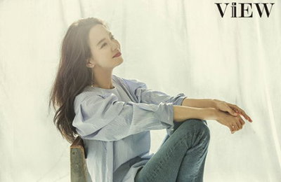 송지효, 뷰티프로그램 MC로 '로맨틱' 매력 발산