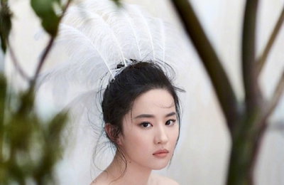 "몽환적인 여신 자태" 유역비, 中 화보 속 고혹 매력
