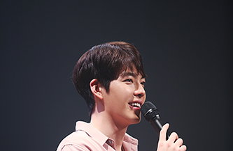 김우빈, 비인두암 투병…"발견 늦지않아 약물·방사선치료 시작"