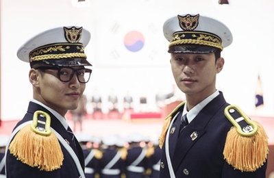 '청년경찰' 박서준·강하늘, 시선 강탈 제복 스틸 '완벽 맞춤'