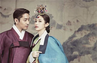'띠동갑 커플' 에릭-나혜미 결혼…신화 멤버 전원 참석