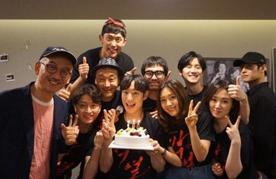 이제훈X이준익 인증샷 '강하늘 시강'…"200만이로소이다"