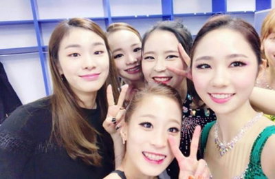 김연아, 피겨 후배들과 다정한 '셀카'…"응원해주세요"