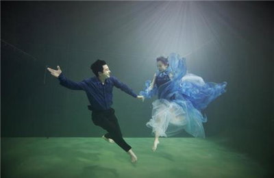 이세창, 13살 연하 예비신부와의 수중 웨딩화보 공개