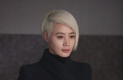 '미옥' 김혜수, 은발 헤어+올블랙 패션…섹시 카리스마