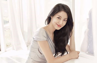 설현, 팔색조 아름다움…"청순or섹시"
