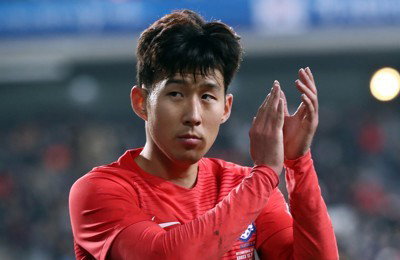 손흥민, AFC 시상식 '최고의 해외파' 수상…이승우는 유망주상