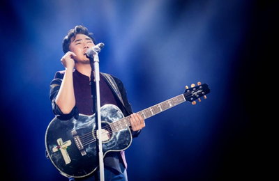 '보컬신' 이승철, 평창올림픽 성화 봉송 올해 마지막 주자