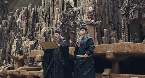 [사진]롯데엔터테인먼트 제공, '신과함께-죄와 벌'의 오달수(왼쪽)