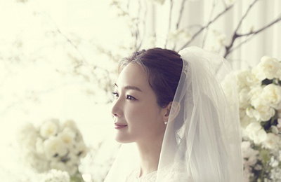 '3월 신부' 최지우의 깜짝 결혼 '눈길'