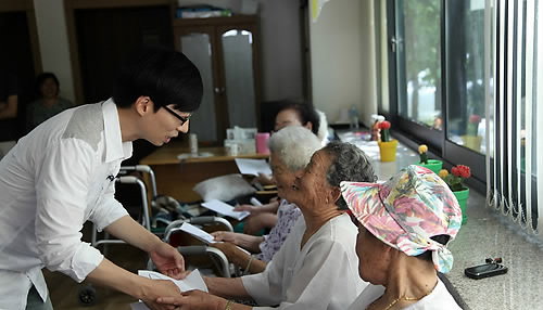[사진]경기 광주 나눔의 집, 나눔의 집 방문한 유재석