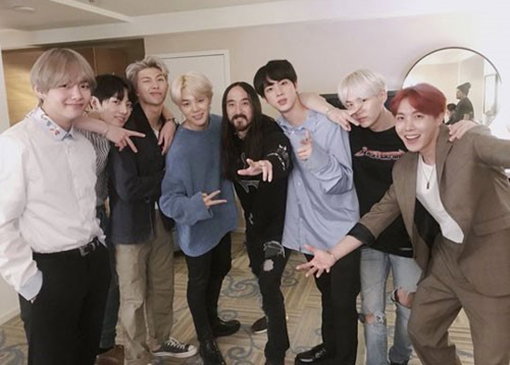 [사진]스티브 아오키 SNS 제공, 스티브 아오키(가운데)와 그룹 방탄소년단

