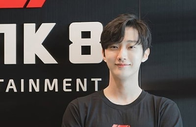 B1A4 진영, 새 소속사서 환한 미소…"새로운 출발"