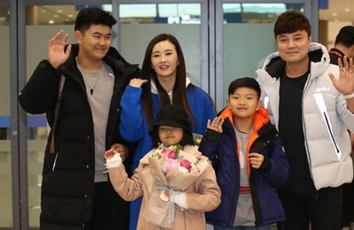 추신수의 두 아들, 클럽하우스 봉사자로…