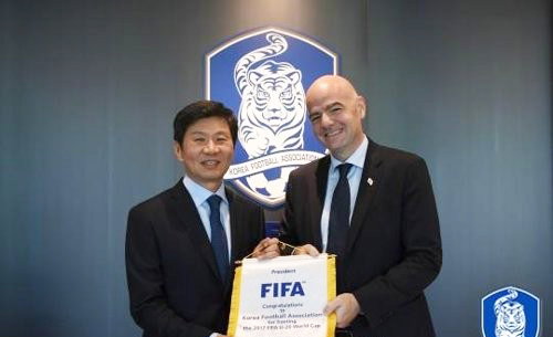 [사진]대한추국협회 제공, 정몽규 대한축구협회장(왼쪽)과 잔니 인판티노 FIFA 회장