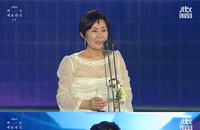 백상예술대상에 김혜자·정우성…"SKY 캐슬" 4관왕