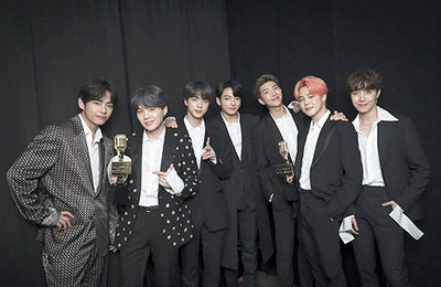 BTS 함성 넘실댄 빌보드 어워즈…韓가수 첫 톱그룹상 등 2관왕
