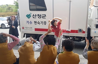 '효녀가수' 현숙 16년째 목욕차량 기증…"노래할 때까지 봉사"