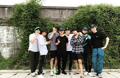 엑소, 도경수(디오) 입대날도 함께…"위아원! 다치지 말고"