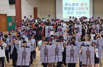 유노윤호 중국 팬클럽, 모교에 음반 1천장 선물