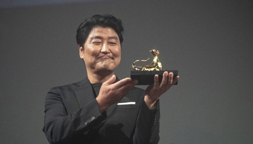 [사진]로카르노영화제 '엑설런스 어워드' 받은 송강호