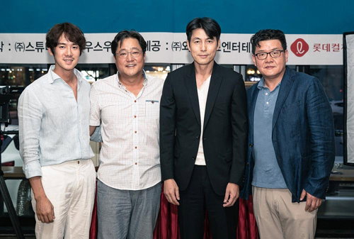 [사진]롯데엔터테인먼트 제공, 유연석(맨 왼쪽)-곽도원-정우성-양우석 감독
