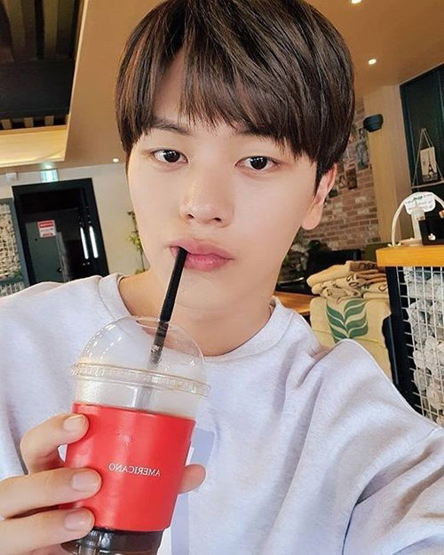 [사진]육성재 인스타그램 
