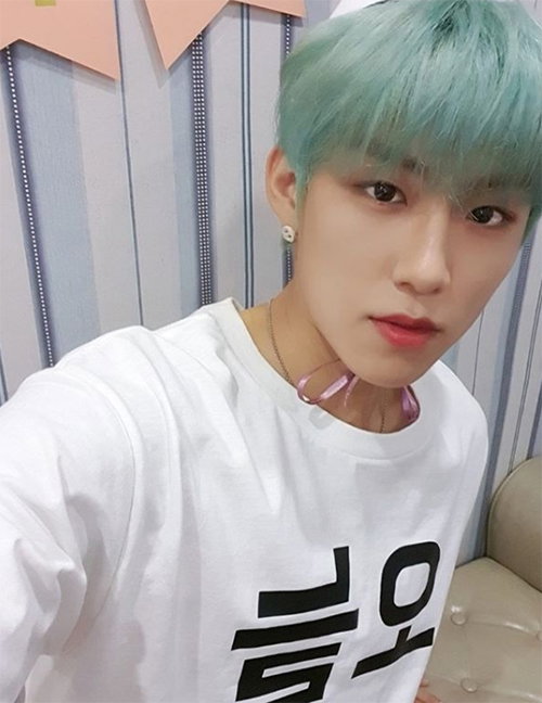 [사진]에이비식스(AB6IX) 인스타그램, 무릎 연골 파열로 활동을 중단하는 그룹 에이비식스 멤버 박우진