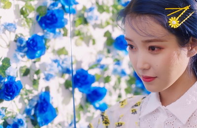 '아이유' 미니 5집 차트 도배…'블루밍' 1위 석권