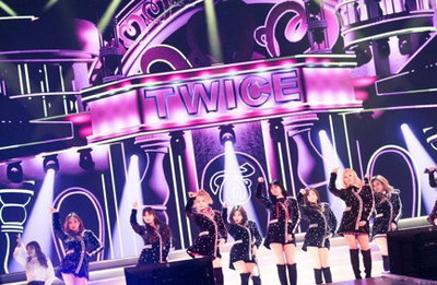 트와이스 일본 2집, 오리콘 앨범차트 1위 기록