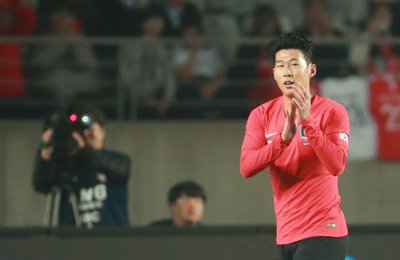 손흥민, AFC '국제선수상' 3번째 수상…이강인은 유망주상