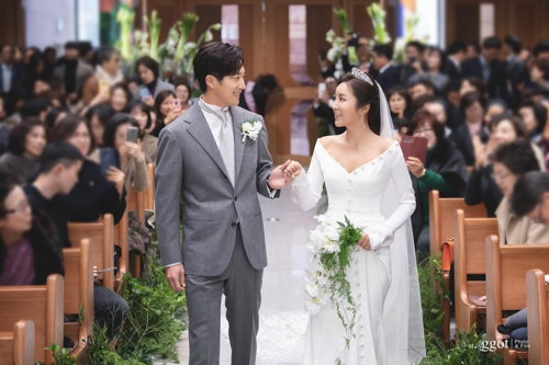 [사진]스토리제이컴퍼니 제공, 이완(왼쪽)과 이보미