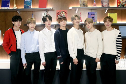 [사진]빅히트엔터테인먼트 제공, 런던에서 글로벌 현대미술 전시 프로젝트 '커넥트, BTS'를 시작한 방탄소년단