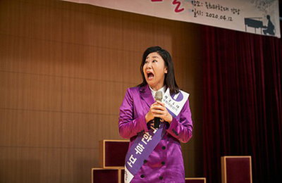 영화 '정직한 후보'…'말폭탄' 장착한 라미란