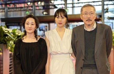 홍상수 신작 베를린영화제서 공개…연인 김민희와 참석