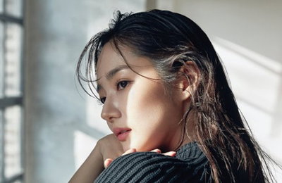 '날찾아' 박민영, 과감한 백리스 스타일 선보여…
