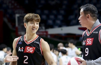 '농구 대통령' 허재의 아들 허훈, 부자지간 MVP 받아...'