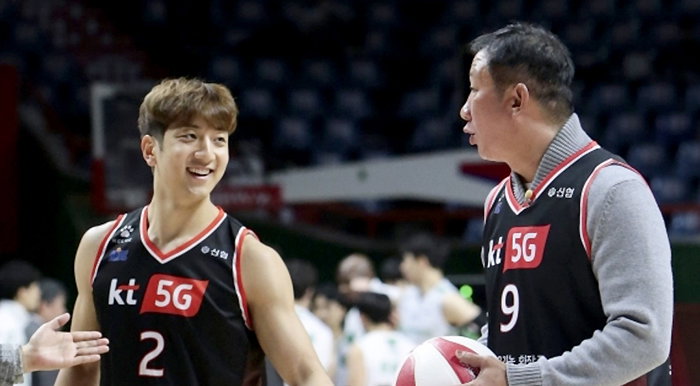[사진]KBL 제공, 올스타전 때 허훈(왼쪽)과 허재 전 감독