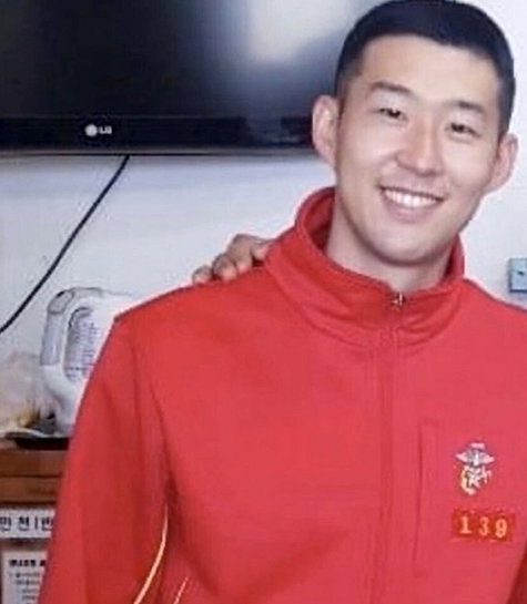 [사진]에펨코리아 캡처, 훈련소에 입소한 손흥민