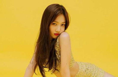 레드벨벳 조이, 크롭탑+미니스커트 패션 뽐내…