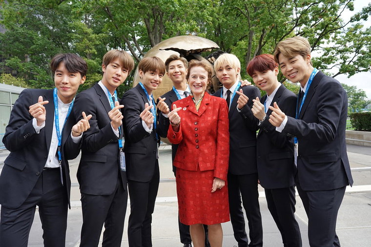 [사진]유니세프 한국위원회 제공, 2018년 UN총회에 참석한 유니세프 헨리에타 포어 총재와 방탄소년단