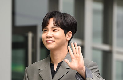 [포토] 배우 고건한, '꼰대인턴' 방구석 팬미팅 즐기러 왔어요~