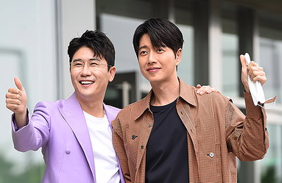 [포토] '꼰대인턴' 영탁X박해진, '차과장과 가부장의 찐한 최고 포즈'